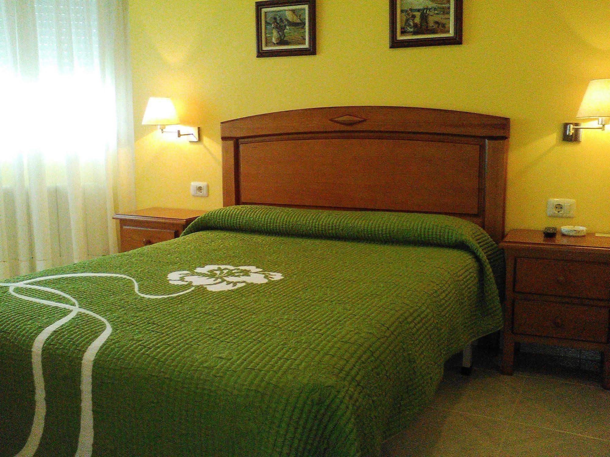 Hostal Santa Marta Playa Байона Екстериор снимка