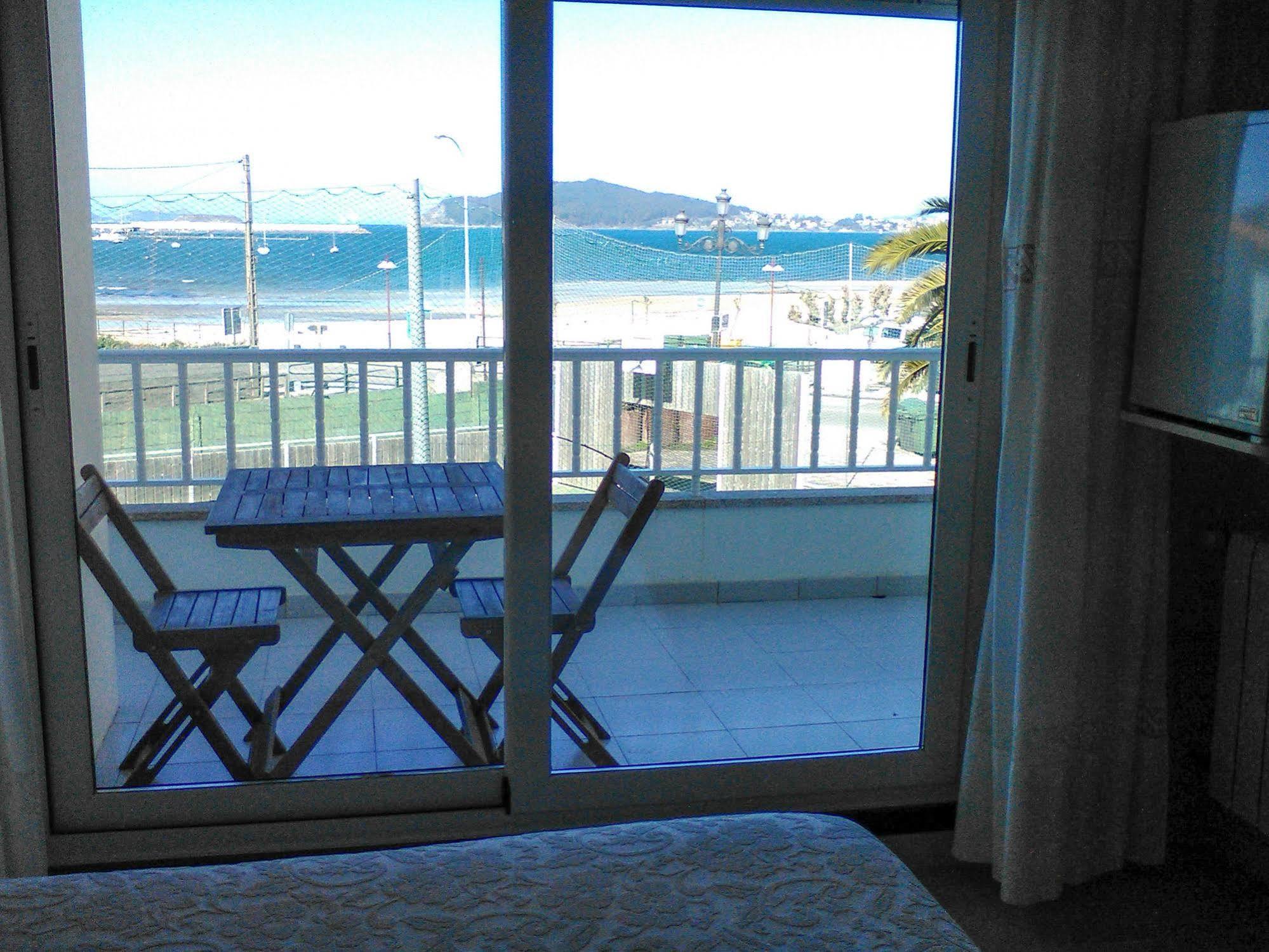 Hostal Santa Marta Playa Байона Екстериор снимка